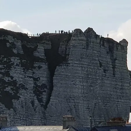 Les Echapees Belles * Étretat